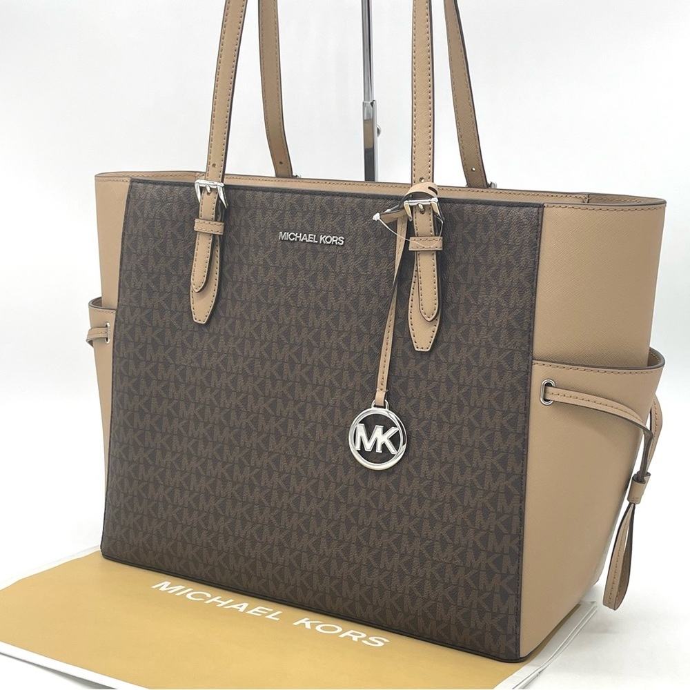 Michael Kors Large Gilly Travel Tote Bag - Picture 2 of 9